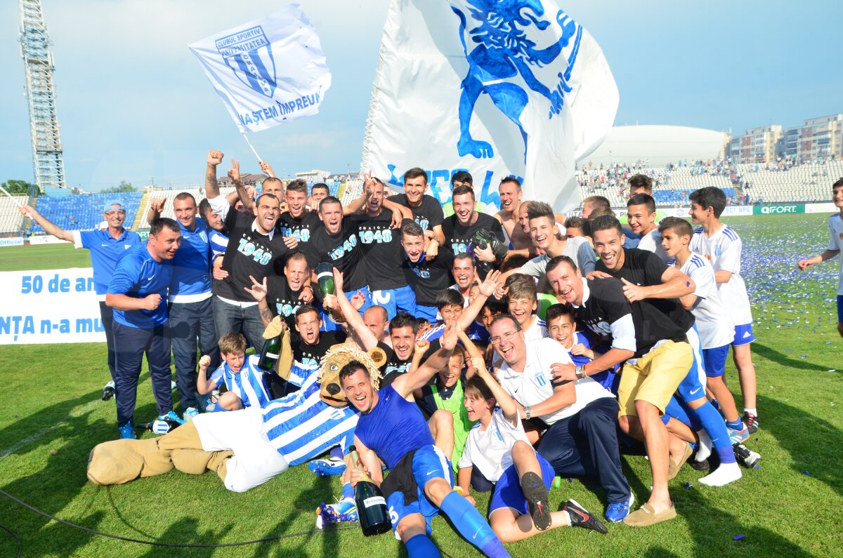 FOTO Nebunie în Bănie! CSU a terminat sezonul pe primul loc şi a sărbătorit cu şampanie şi confetti