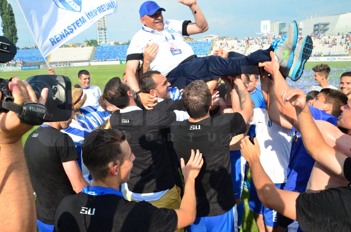 FOTO Nebunie în Bănie! CSU a terminat sezonul pe primul loc şi a sărbătorit cu şampanie şi confetti