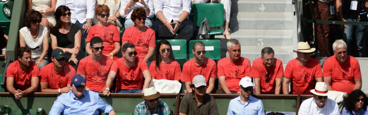 FOTOREPORTAJ Simona Halep, susţinuţă din toate părţile » Imaginile speciale ale unei zile de neuitat