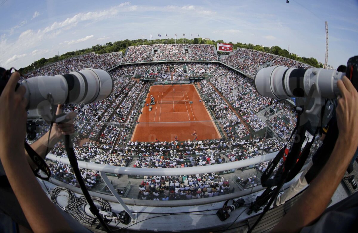 FOTOREPORTAJ Simona Halep, susţinuţă din toate părţile » Imaginile speciale ale unei zile de neuitat