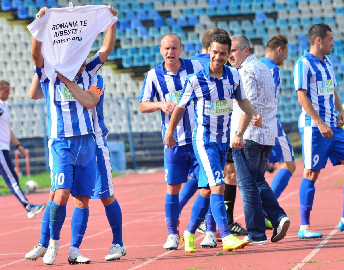 FOTOREPORTAJ Simona Halep, susţinuţă din toate părţile » Imaginile speciale ale unei zile de neuitat