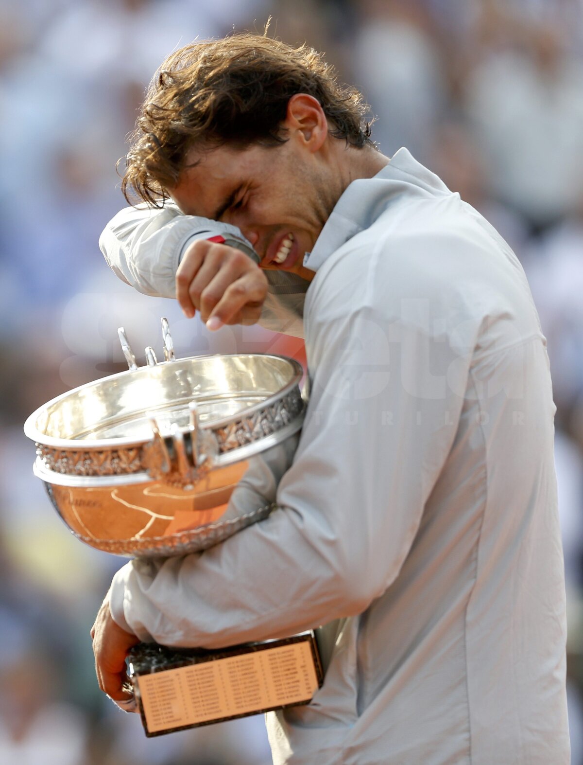 GALERIE FOTO Regele zgurii » Rafael Nadal a cîştigat pentru a 9-a oară trofeul de la Roland Garros! L-a învins pe Novak Djokovici în 4 seturi