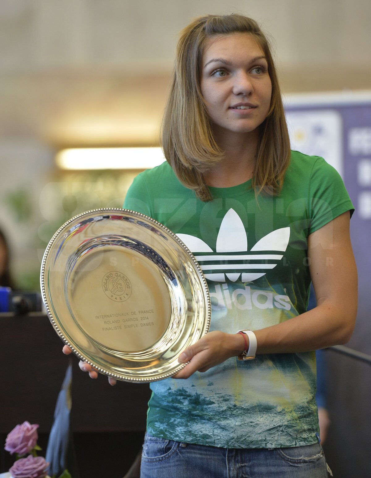 Simona Halep a ajuns la Bucureşti! Primele reacţii: "Sînt mîndră că sînt din România" » Ce spune despre tragerile de timp ale Mariei Şarapova