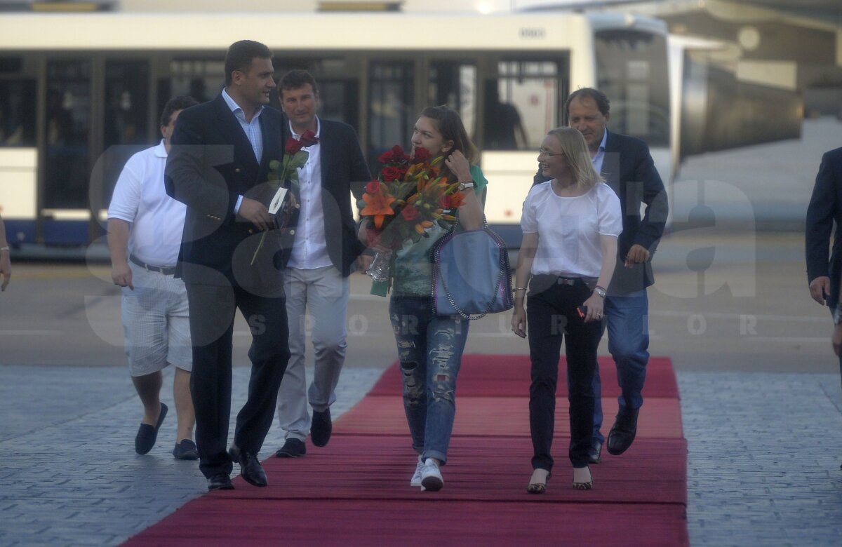 Simona Halep a ajuns la Bucureşti! Primele reacţii: "Sînt mîndră că sînt din România" » Ce spune despre tragerile de timp ale Mariei Şarapova
