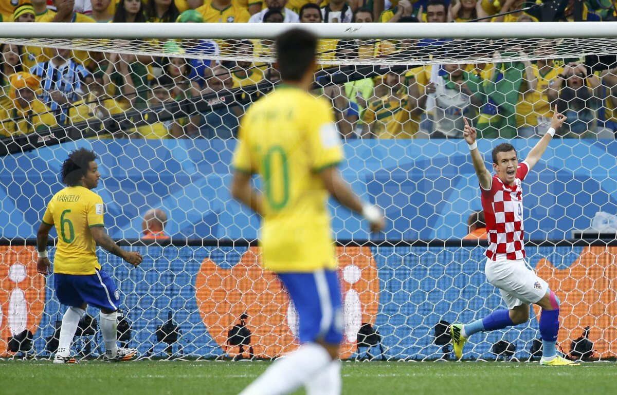 VIDEO + FOTO Brazilia - Croaţia 3-1 » Neymar şi Oscar aduc primele 3 puncte în dreptul ţării gazdă