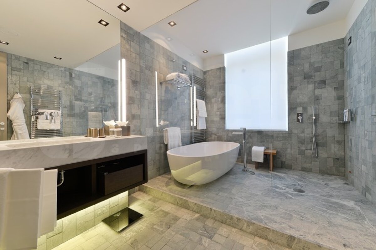 FOTO Lux pentru stelişti în cantonamentul din Alpii Italiei » Cantonament la cazino!