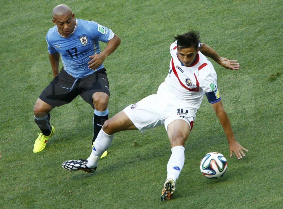 VIDEO+FOTO Surpriză de proporţii » Costa Rica spulberă calculele hîrtiei şi învinge Uruguayul cu 3-1!