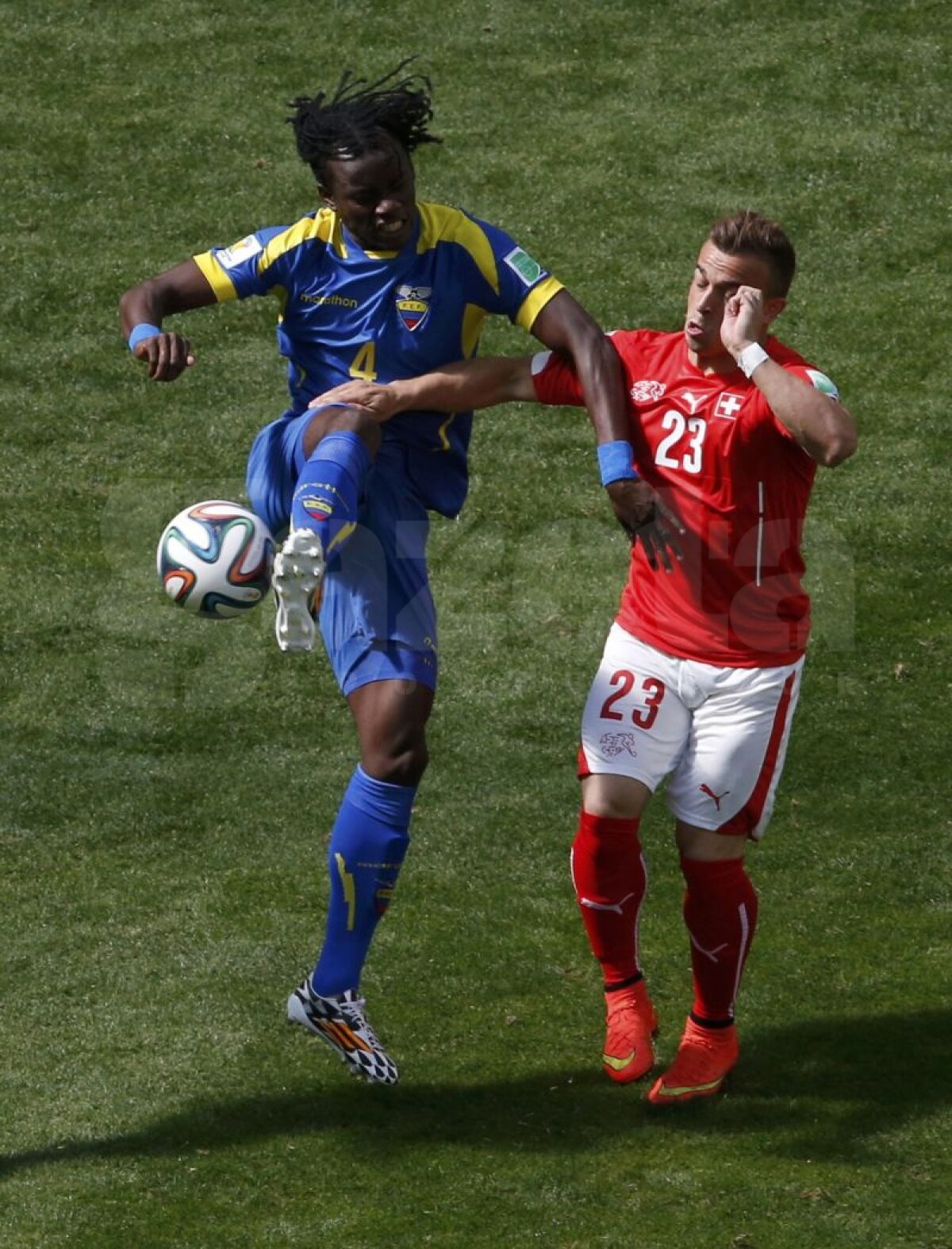 VIDEO + FOTO Elveţia învinge Ecuadorul la ultima fază a meciului!