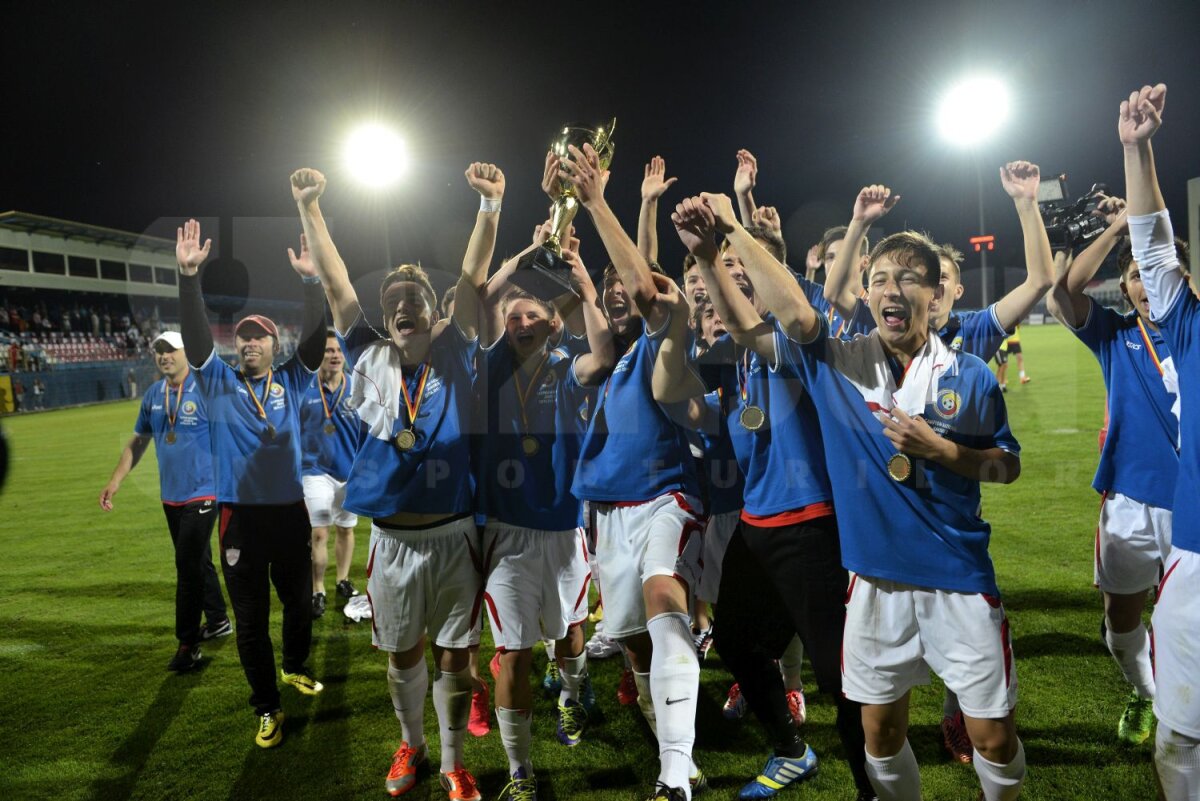 FOTO Au sfidat insolvenţa! » Puştii lui Dinamo din generaţia 1997 au cucerit titlul naţional la juniori B, 3-2 cu CS U Craiova