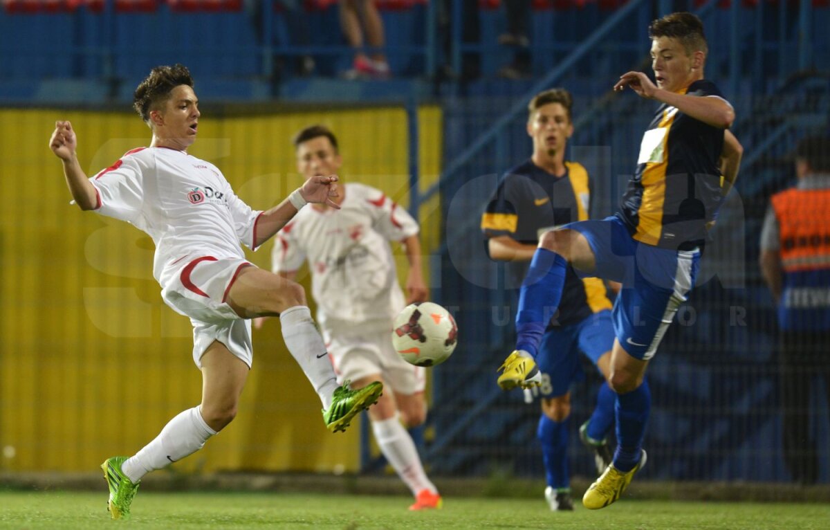 FOTO Au sfidat insolvenţa! » Puştii lui Dinamo din generaţia 1997 au cucerit titlul naţional la juniori B, 3-2 cu CS U Craiova