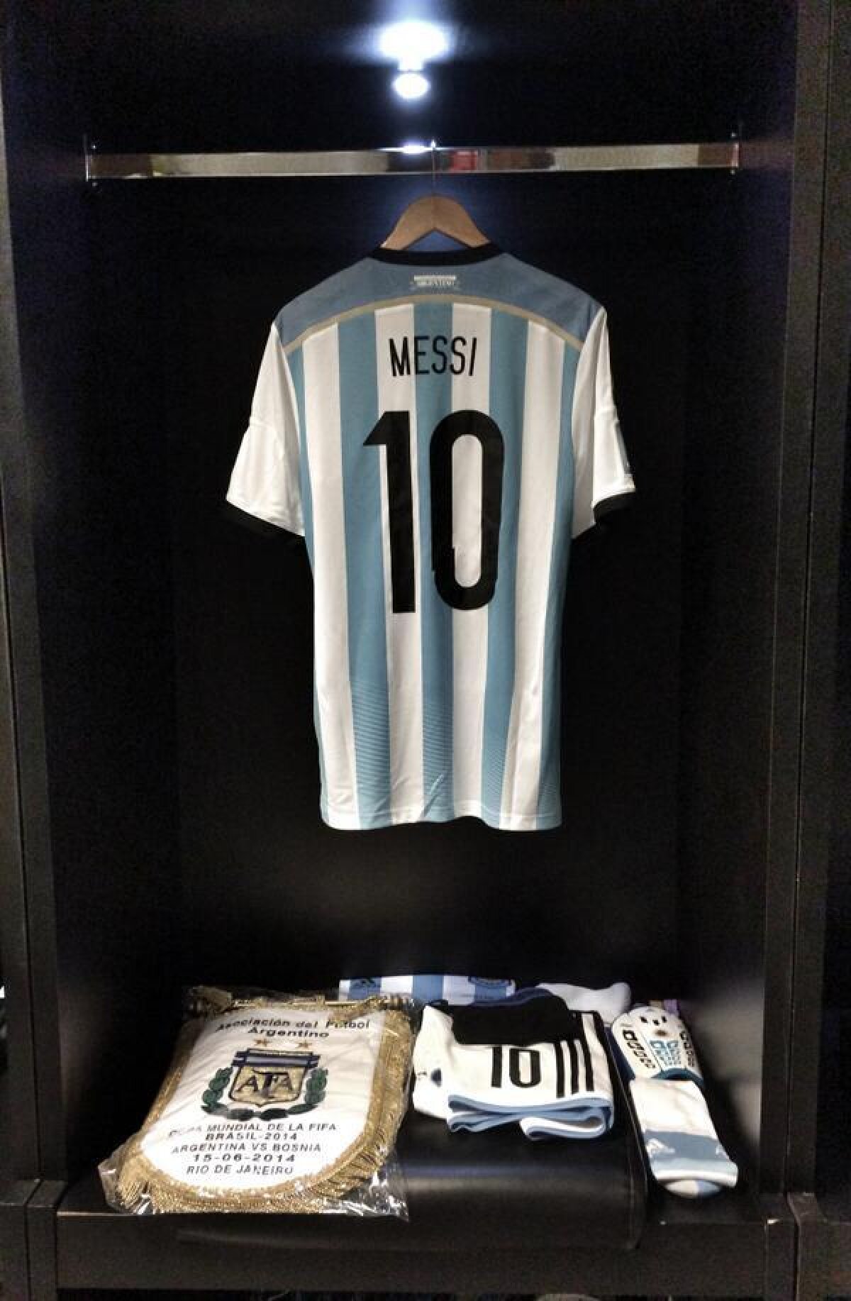 VIDEO & FOTO » Argentina - Bosnia 2-1 » Apostrofat şi apoi aclamat, Lionel Messi şi-a salvat echipa în meciul de debut al formaţiei albiceleste la Mondial