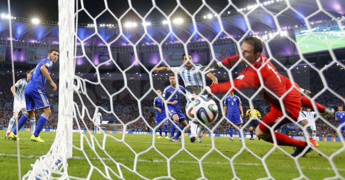 VIDEO & FOTO » Argentina - Bosnia 2-1 » Apostrofat şi apoi aclamat, Lionel Messi şi-a salvat echipa în meciul de debut al formaţiei albiceleste la Mondial