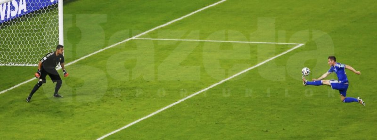 VIDEO & FOTO » Argentina - Bosnia 2-1 » Apostrofat şi apoi aclamat, Lionel Messi şi-a salvat echipa în meciul de debut al formaţiei albiceleste la Mondial