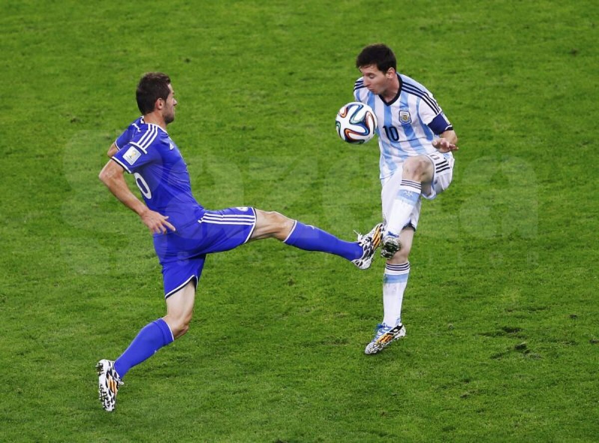 VIDEO & FOTO » Argentina - Bosnia 2-1 » Apostrofat şi apoi aclamat, Lionel Messi şi-a salvat echipa în meciul de debut al formaţiei albiceleste la Mondial