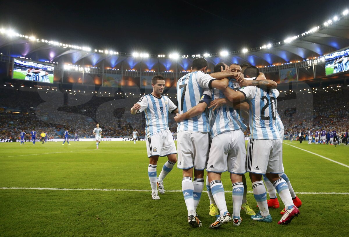 VIDEO & FOTO » Argentina - Bosnia 2-1 » Apostrofat şi apoi aclamat, Lionel Messi şi-a salvat echipa în meciul de debut al formaţiei albiceleste la Mondial