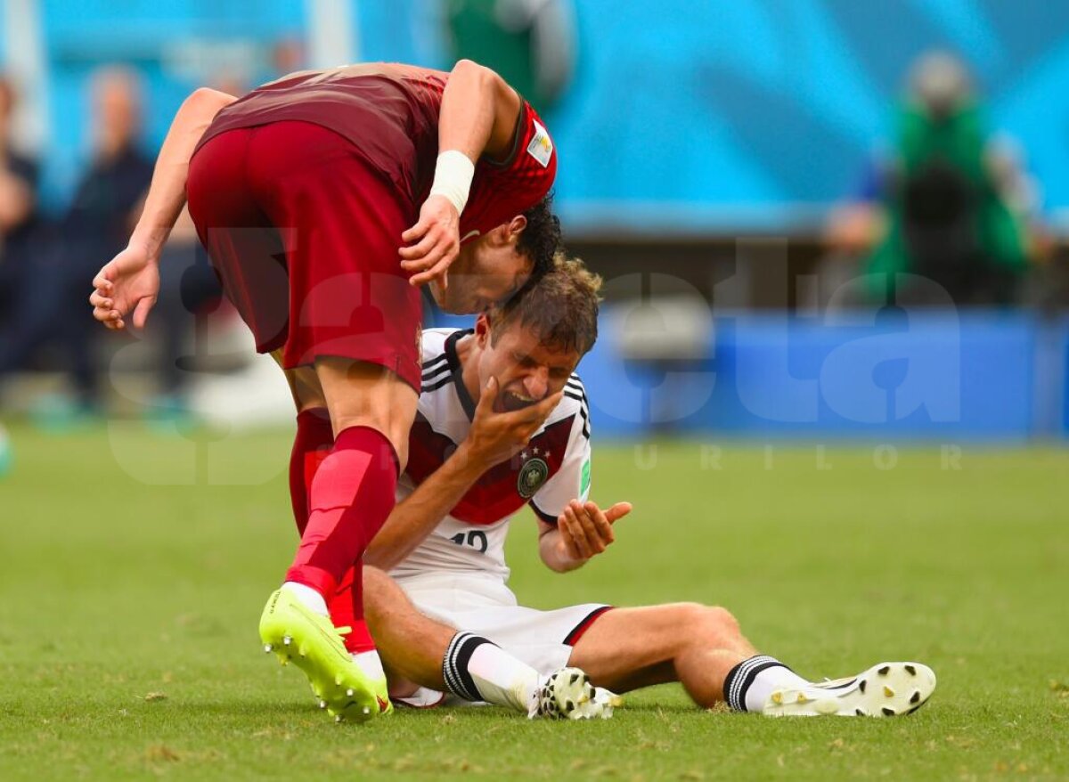 VIDEO+FOTO » Pepe, eliminat gratuit după un conflict cu Thomas Muller! Reacţia incredibilă a lui Raul Meireles la adresa arbitrului!