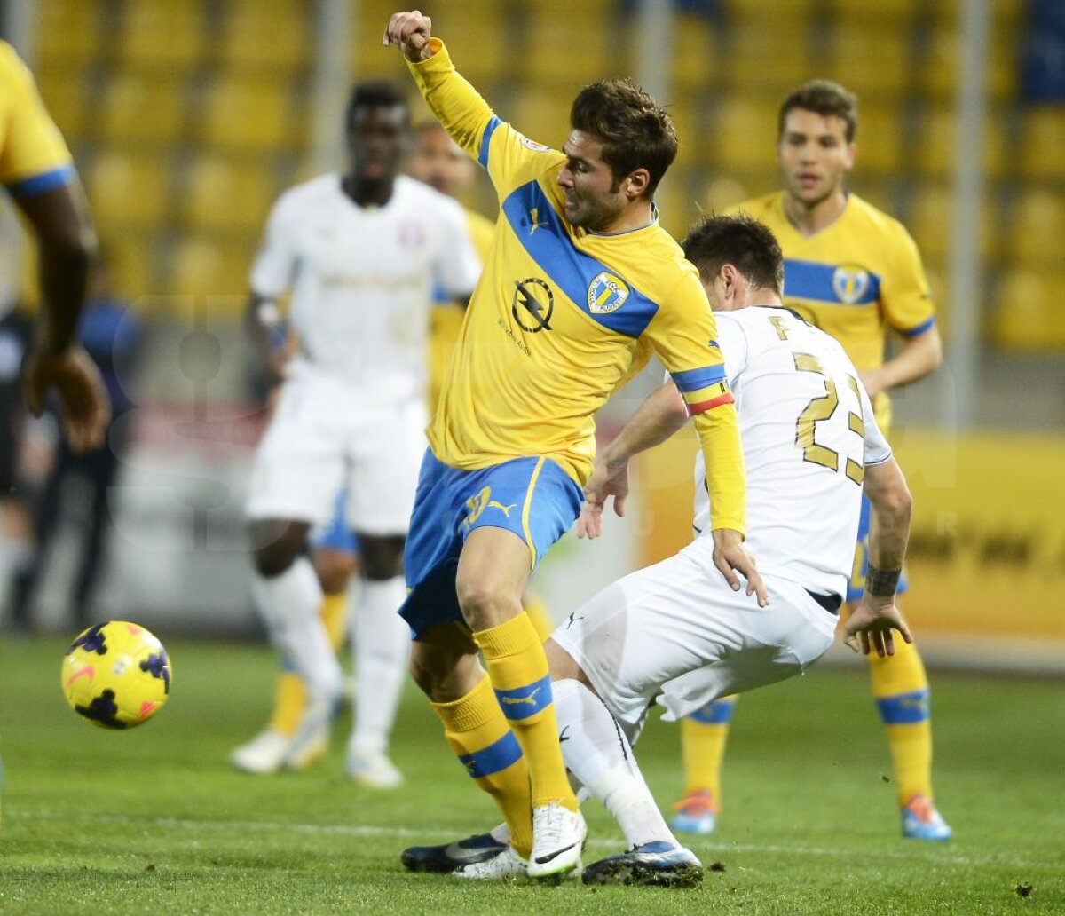 GALERIE FOTO » Petrolul şi-a lansat noul echipament cu care va juca în sezonul viitor