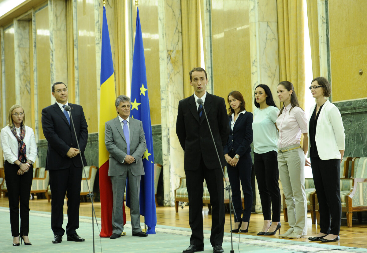 GALERIE FOTO » Spadasinii români au fost premiaţi, iar Ponta a repetat în lift să nu încurce spada cu sabia :D