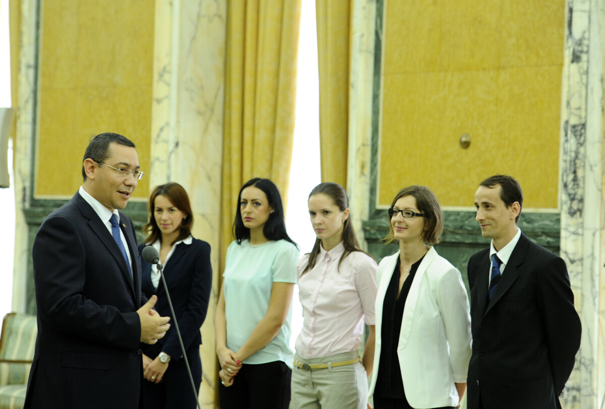 GALERIE FOTO » Spadasinii români au fost premiaţi, iar Ponta a repetat în lift să nu încurce spada cu sabia :D