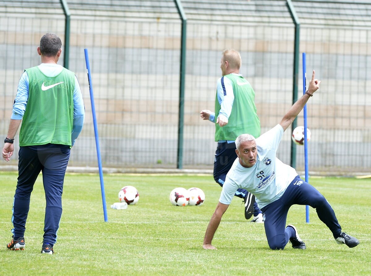 FOTO Costel Gâlcă, la prima victorie ;) Execuţii acrobatice şi goluri spectaculoase în amicalul între membrii staff-ului stelist