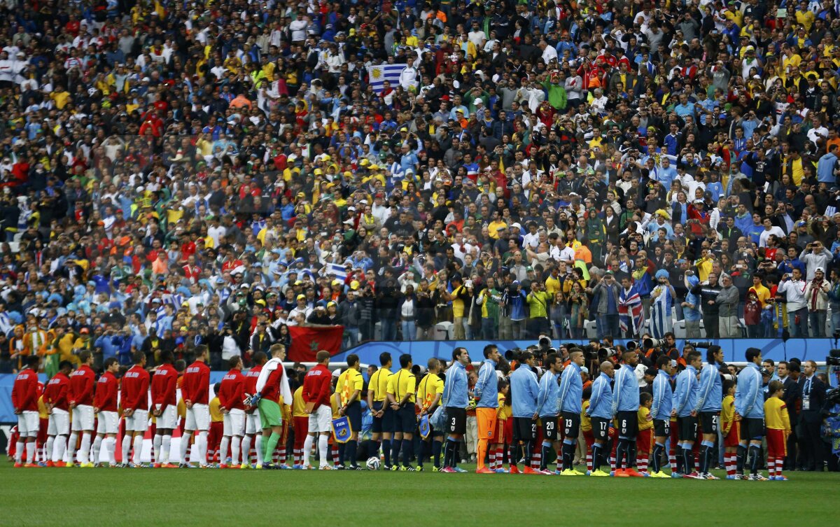 FOTO Apariţie surpriză în tribunele stadionului din Sao Paulo » Spectator de lux la Uruguay - Anglia