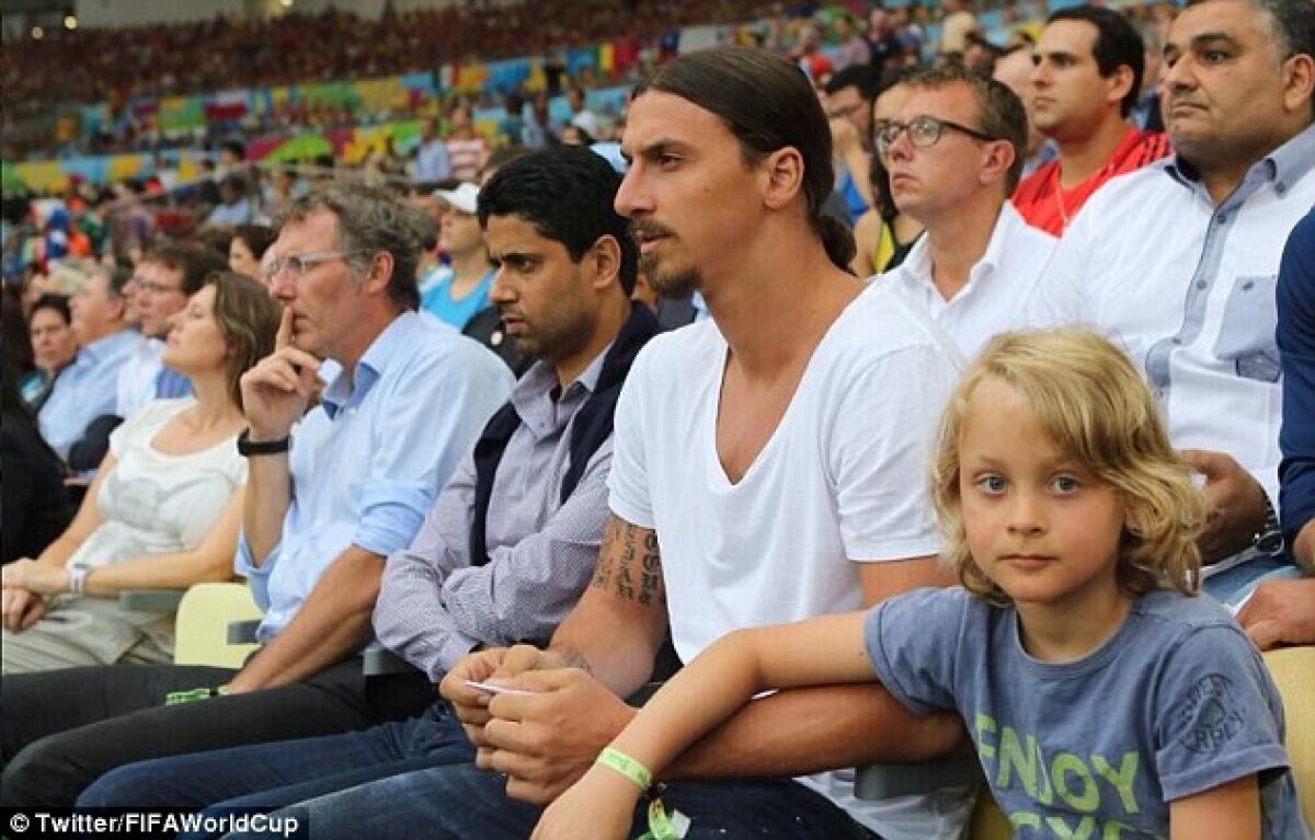 FOTO Apariţie surpriză în tribunele stadionului din Sao Paulo » Spectator de lux la Uruguay - Anglia