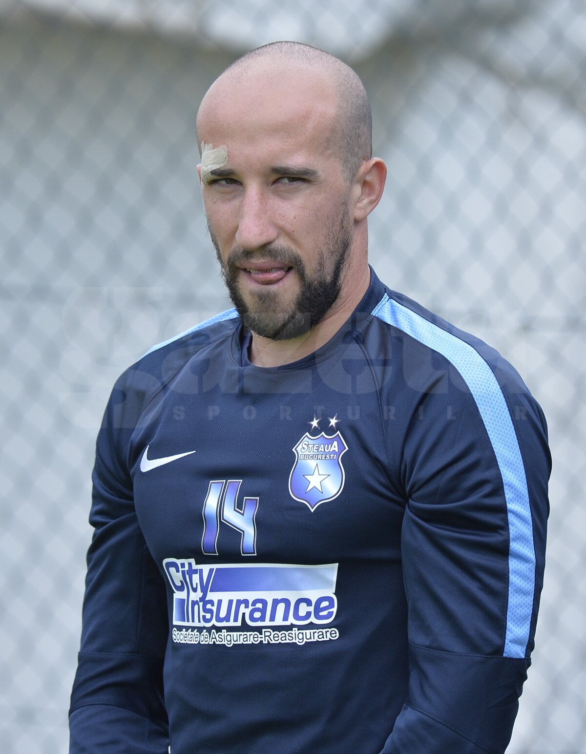 GALERIE FOTO "Piraţii" roş-albaştri » Jucătorii de la Steaua au adoptat în grup un nou look :)