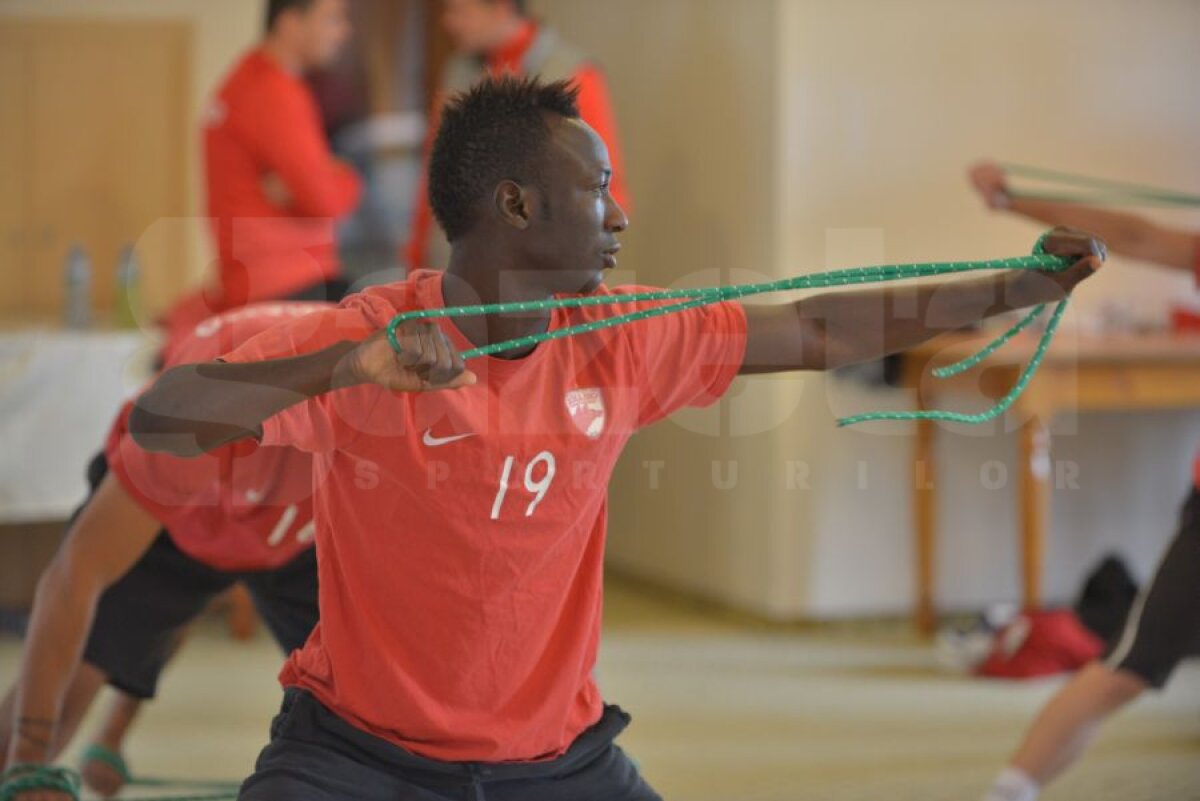 FOTO "Cîinii" 2014 » Poză specială făcută de dinamovişti în cantonamentul de la Săcele: "Tragem tare să dominăm adversarii"