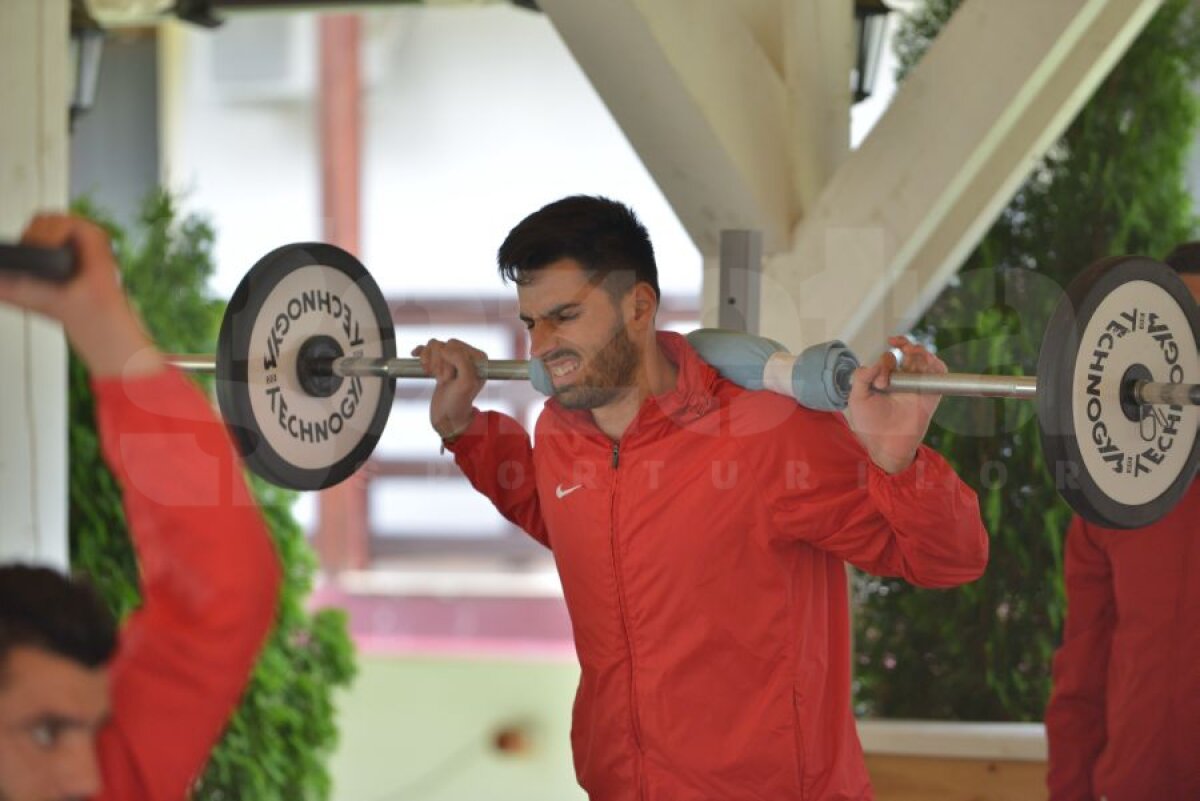 FOTO "Cîinii" 2014 » Poză specială făcută de dinamovişti în cantonamentul de la Săcele: "Tragem tare să dominăm adversarii"