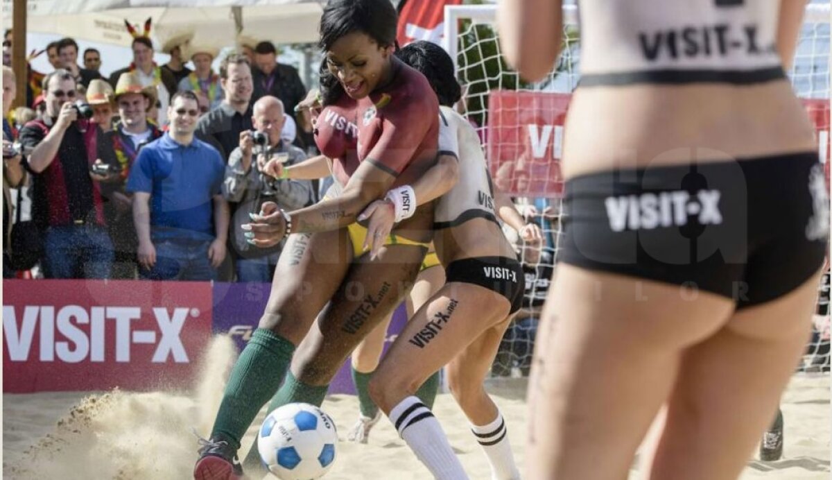 VIDEO+FOTO Mondial incendiar » Modele topless s-au înfruntat într-un meci de fotbal pe plajă!