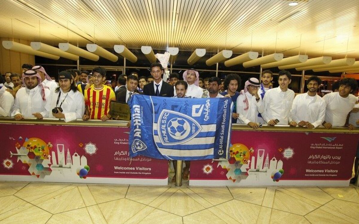 GALERIE FOTO A ajuns în Arabia Saudită » Mihai Pintilii, asaltat de turbane pe aeroportul din Riad