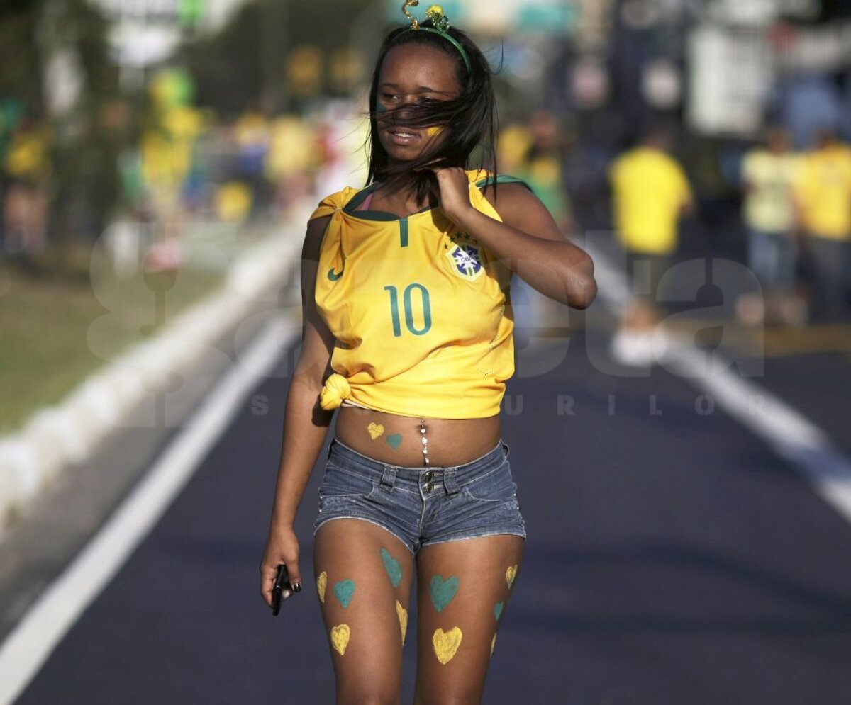 GALERIE FOTO Cele mai frumoase femei de la Mondial: o serie de instantanee de care nu te-ai plictisi niciodată ;)