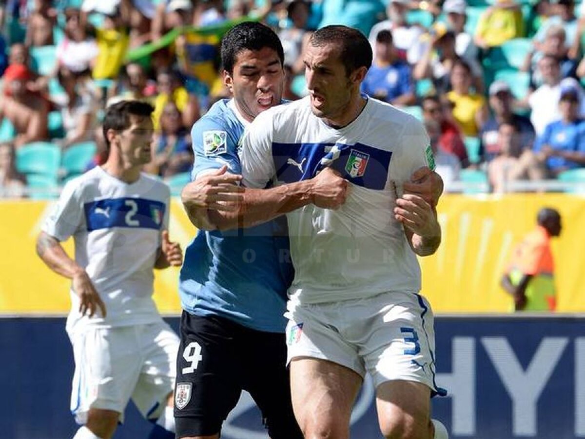 VIDEO+FOTO Interziceţi ”Canibalul”! » Adio Mondial? Luis Suarez riscă pînă la doi ani suspendare după ce şi-a înfipt dinţii în umărul lui Giorgio Chiellini
