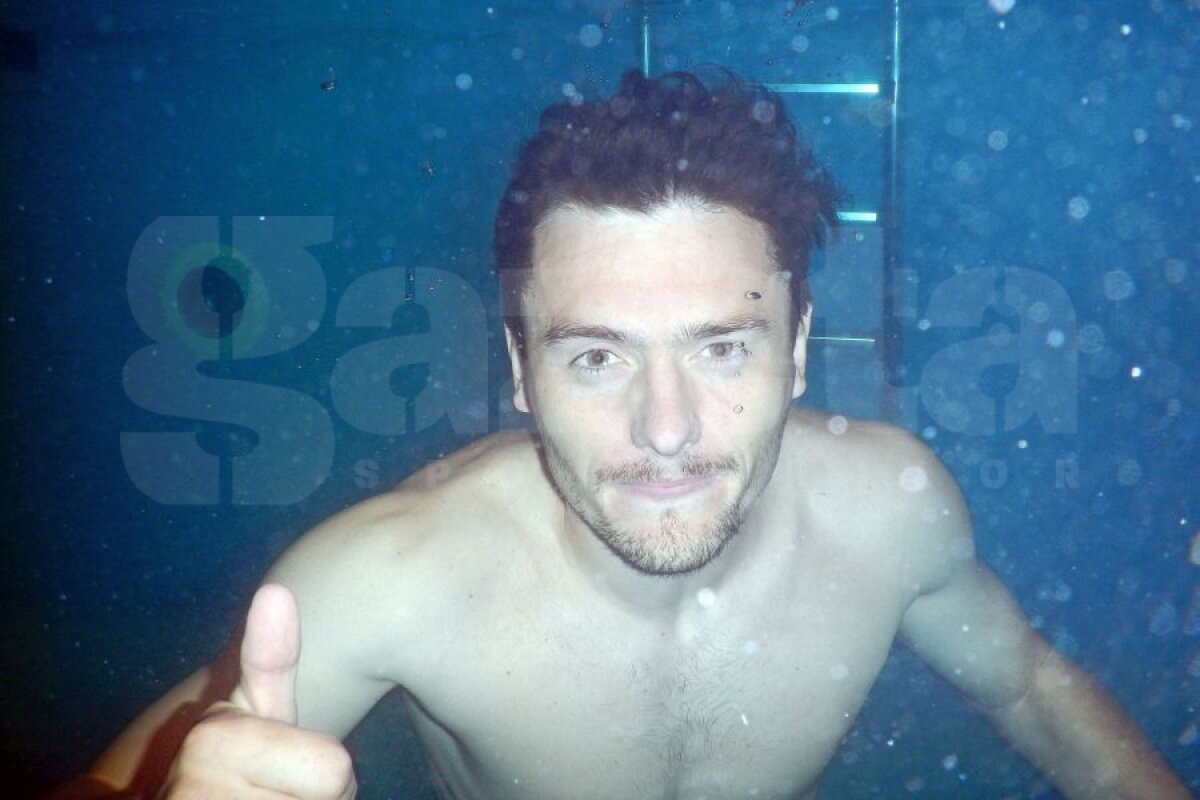 FOTO Păzea, "cîini" la apă! :) »  Dinamoviştii au tras tare la Săcele, dar au avut şi momente de relaxare la piscină