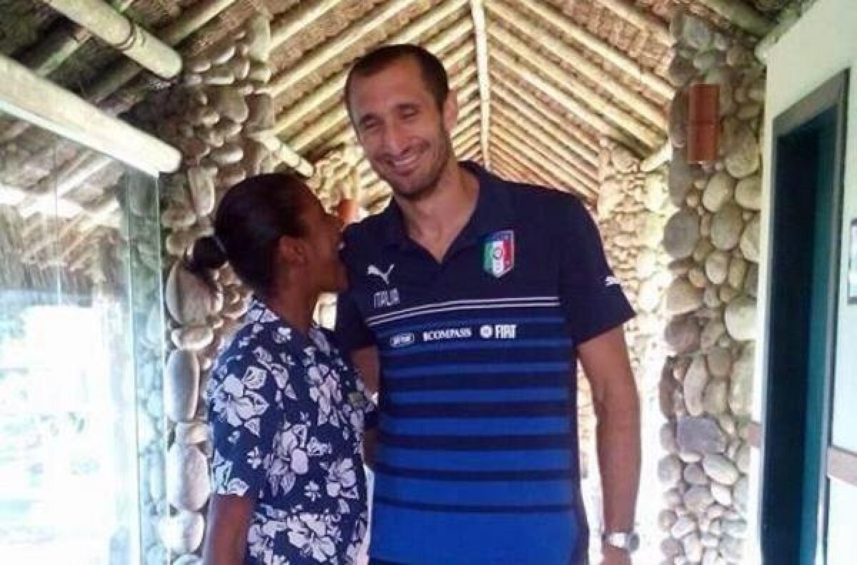 FOTO Giorgio Chiellini a fost muşcat de umăr din nou! De data aceasta, la hotel :D