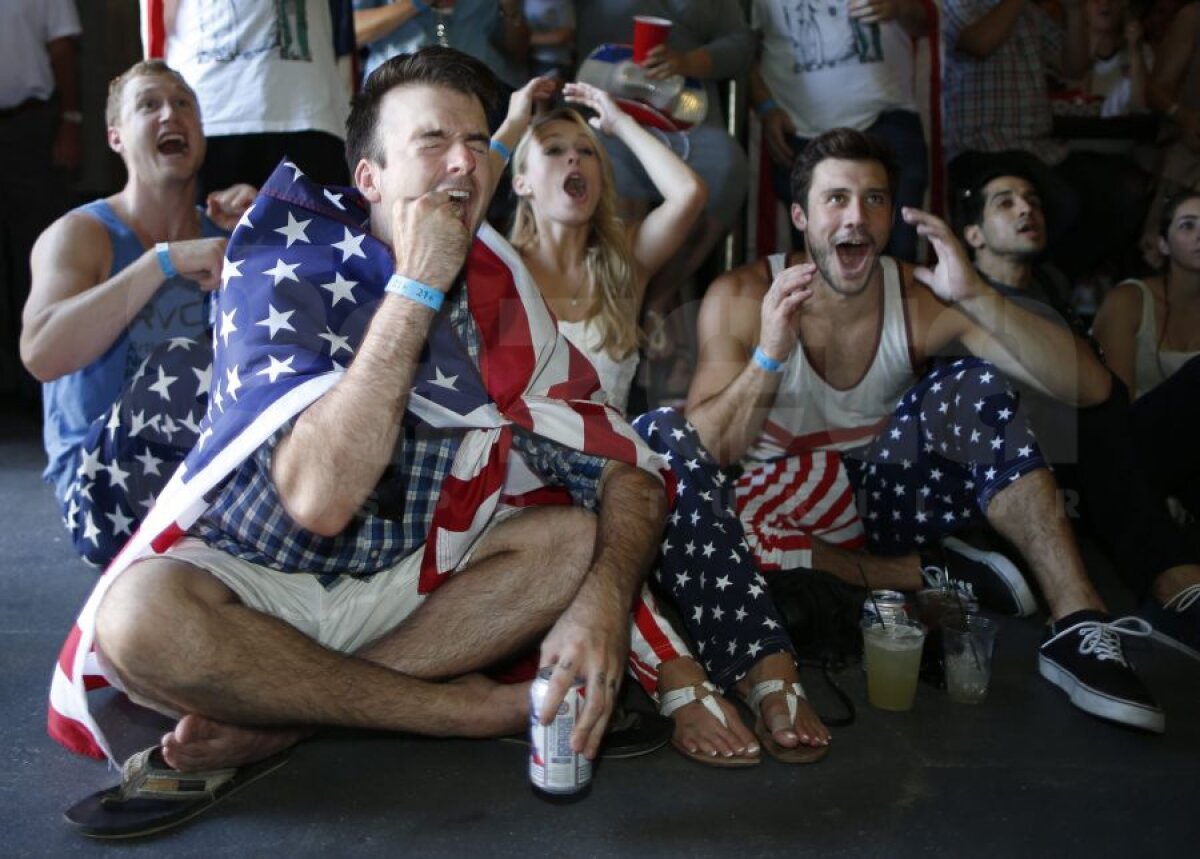 Creativitate de Hollywood » Cum vor americanii să scape de muncă şi să vadă meciul naţionalei cu Germania :D