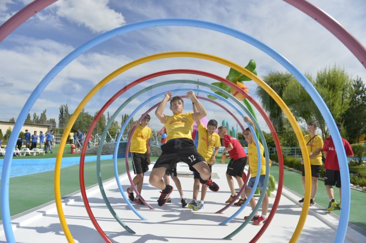 FOTO Dinamo şi-a răsfăţat juniorii: "Cei mai fericiţi copii din România"