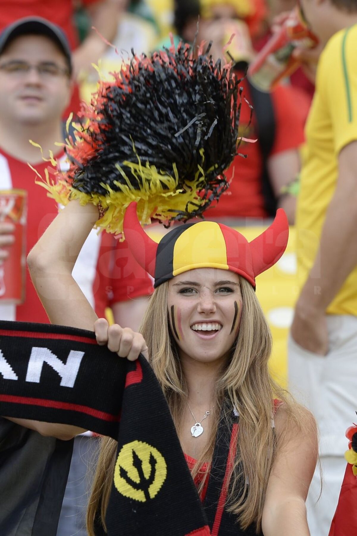 FOTO Vedetă peste noapte » O frumoasă fană a Belgiei primeşte sute de cereri în căsătorie