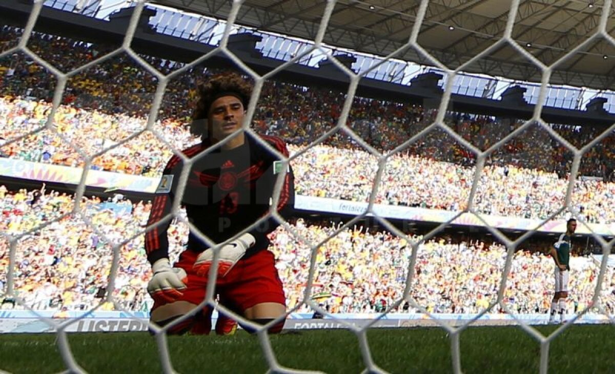 VIDEO şi FOTO Olanda este prima echipă europeană calificată în sferturile Mondialului după 2-1 cu Mexic