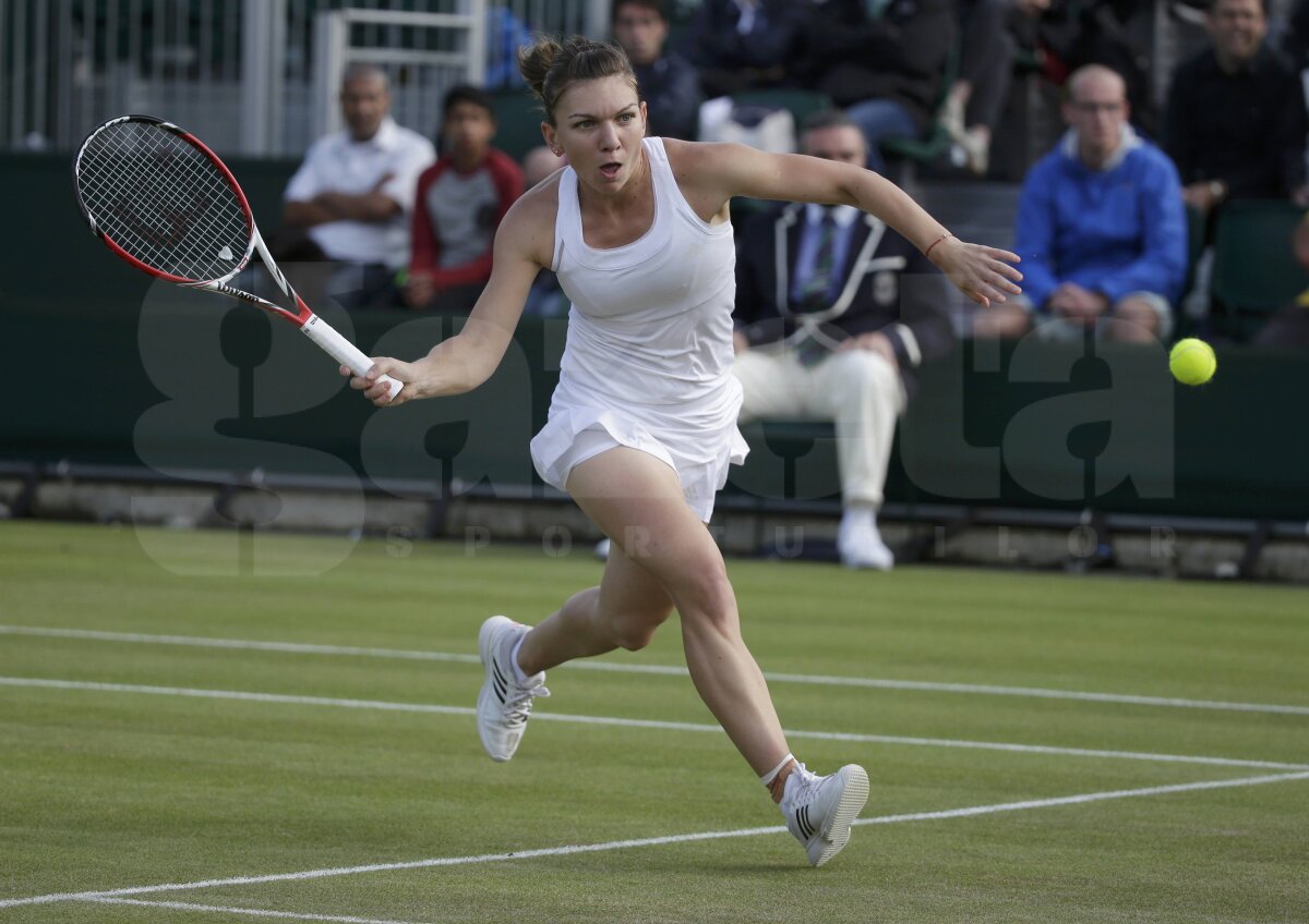 FĂRĂ MILĂ! Simona Halep şi-a demolat adversara şi s-a calificat în sferturi la Wimbledon! Felicit-o aici!