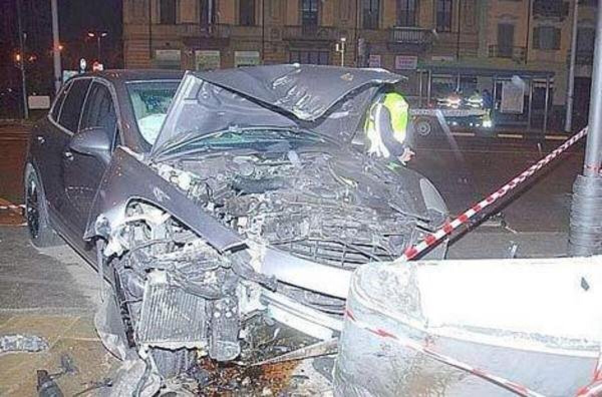 După ce a băut bine, o vedetă a Uruguayului şi-a făcut praf Porsche-ul!