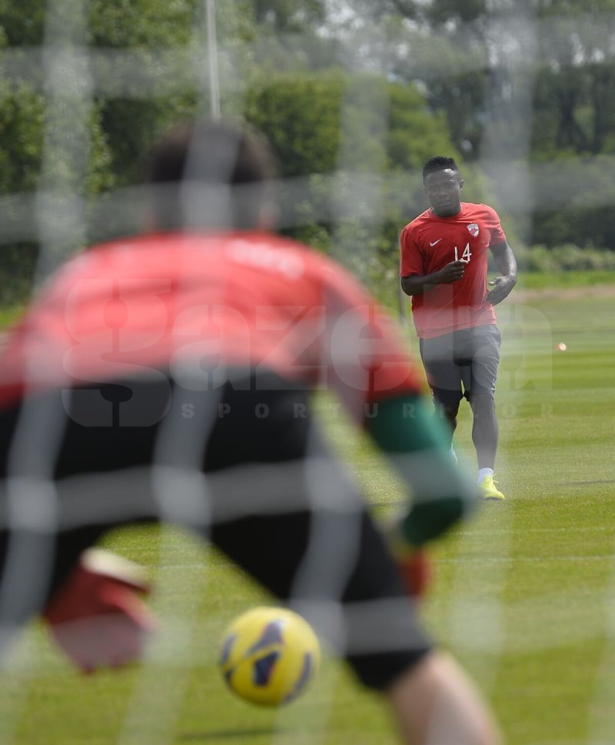 GALERIE FOTO Dinamoviştii trag tare în cantonamentul din Anglia » Antrenamente intense pentru "cîini"