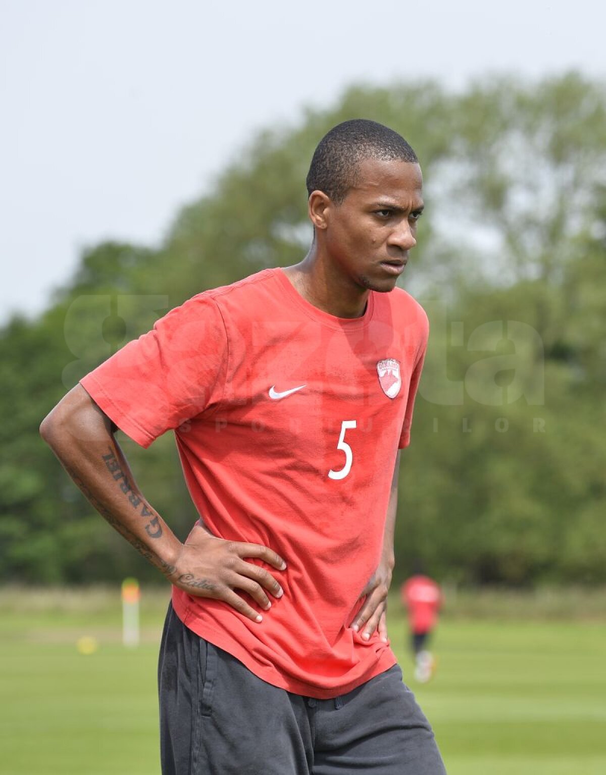 GALERIE FOTO Dinamoviştii trag tare în cantonamentul din Anglia » Antrenamente intense pentru "cîini"