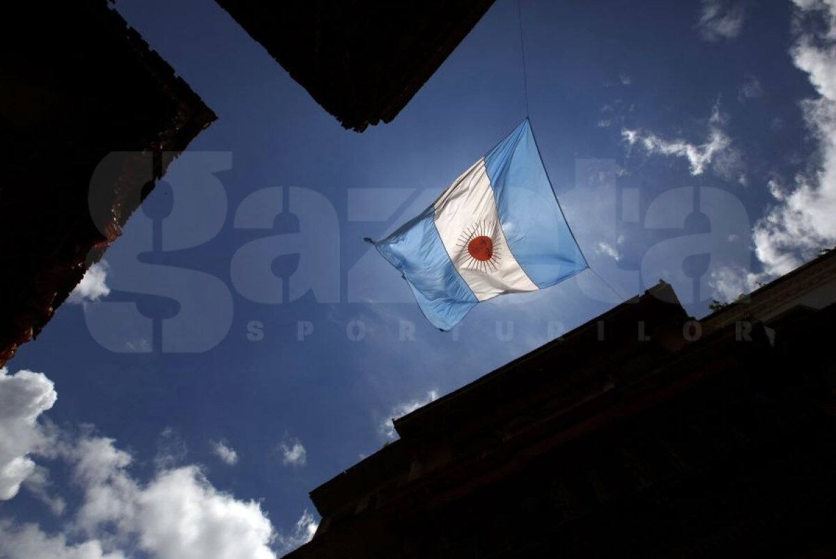 FOTO Luptători şi steaguri » Imagini inedite cu drapelele echipelor de la Mondiale