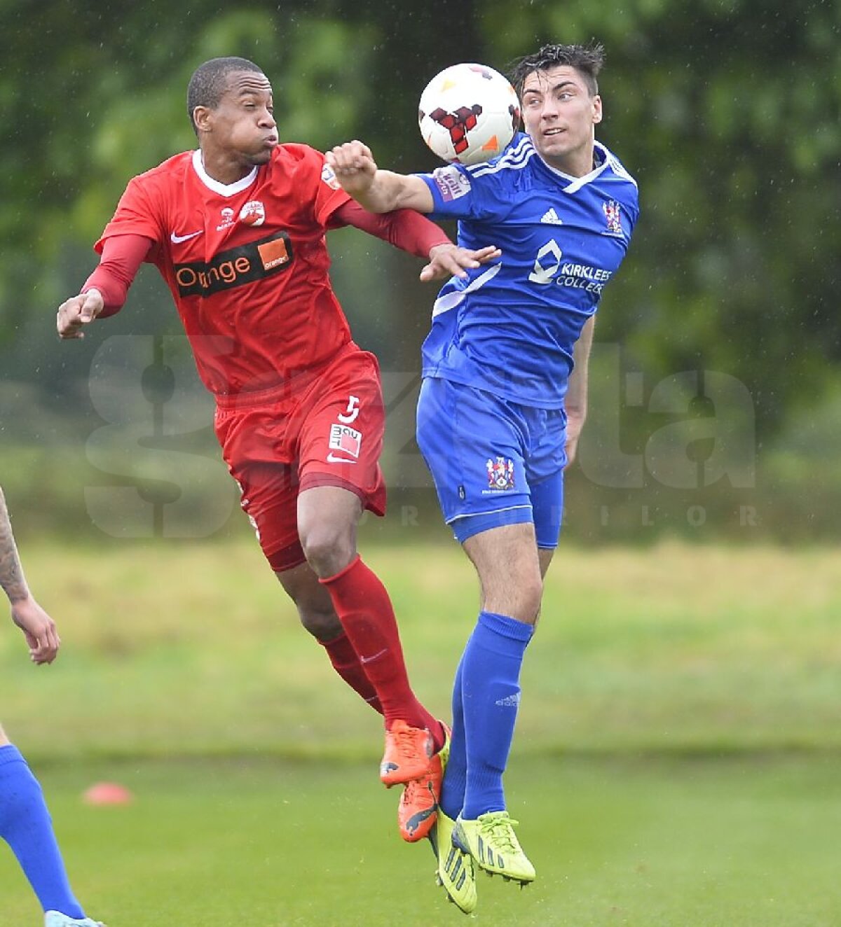 FOTO "Cîinii" s-au jucat cu ocaziile şi cîştigă la limită » Dinamo - Stalybridge Celtic 2-1