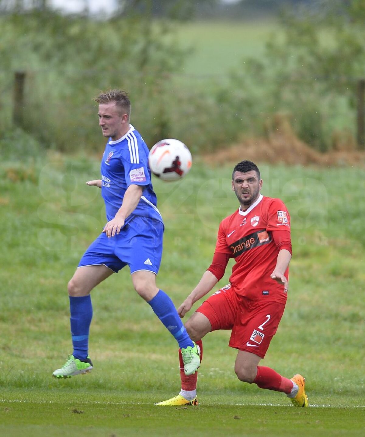 FOTO "Cîinii" s-au jucat cu ocaziile şi cîştigă la limită » Dinamo - Stalybridge Celtic 2-1