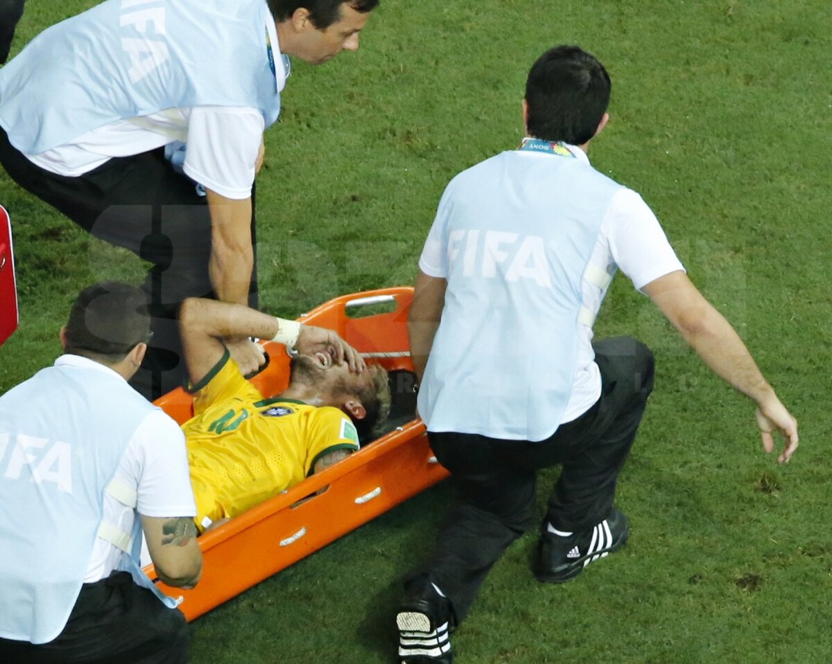 Neymar ratează Mondialul » Accidentare gravă! Vezi imagini cu el adus la spital