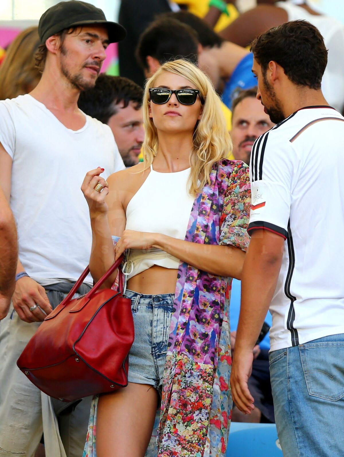 GALERIE FOTO Inspiraţia lui Ezequiel Garay! Femeia din spatele execuţiilor excelente reuşite de fundaşul argentinian