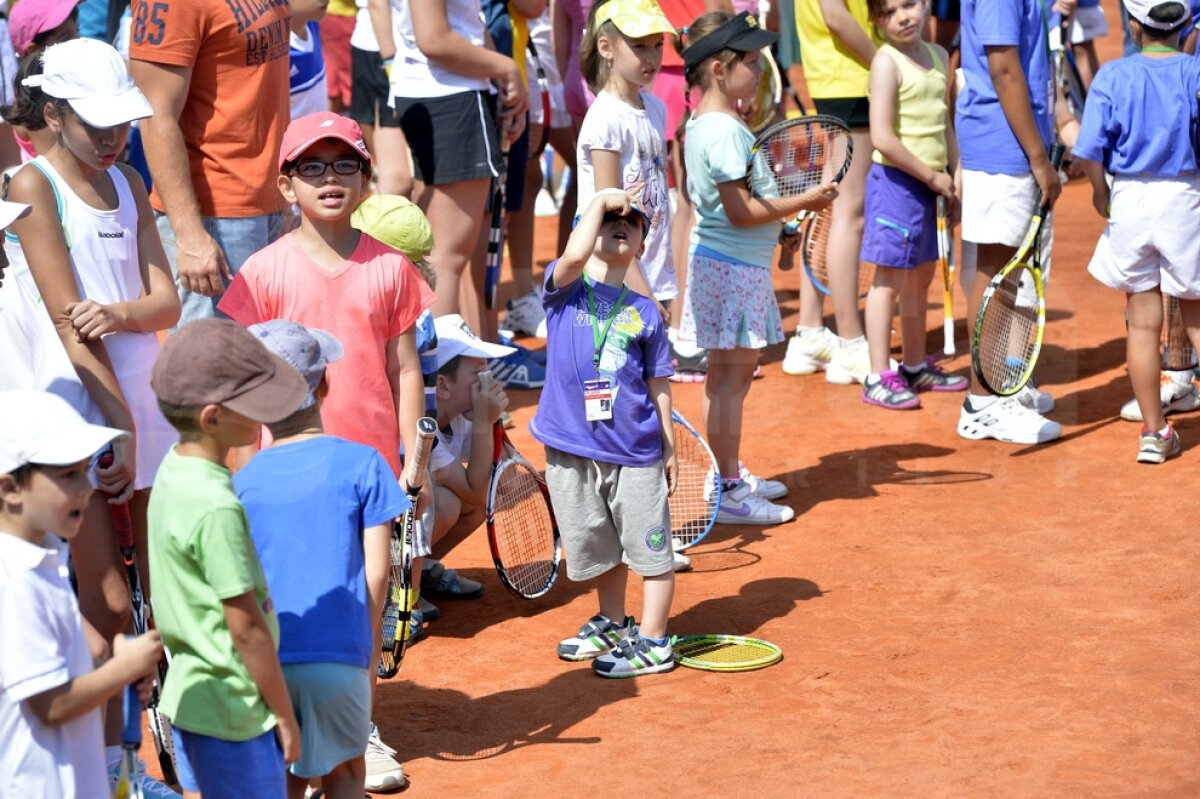 GALERIE FOTO Peste 200 de copii au jucat timp de o oră tenis cu Simona Halep la Kids Day!