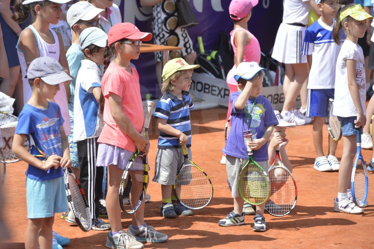 GALERIE FOTO Peste 200 de copii au jucat timp de o oră tenis cu Simona Halep la Kids Day!